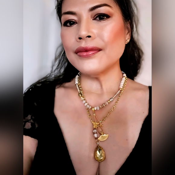 Artisan White & Gold Rustic Crystal & Glass In Two Strand Necklace W/ Pendants - Picture 11 of 12